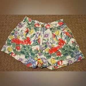 Urban Outfitters Floral Shorts XS - Never worn with pockets
